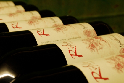 Seit dem Jahr 2005 hat die Familie Rößler den brachliegenden Weinberg  hinter dem denkmalgeschützten Winzerhaus in Radebeul Zitzschewig neu  aufgerebt. Am Rande des Lößnitzer Naturschutzgebietes reifen heute  wieder fruchtige Weine. Für ihren Glühwein verwendet die Familie einen trockenen Grundwein, der durch ausgewählte Gewürze und einen Hauch von Sternanis seinen charaktervollen Geschmack erhält. 